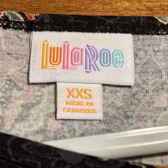 Two Dif. Women's Tops Sz Small & XXS LuLaRoe Short Sleeve Pullover S1030-.01 - Picture 4 of 10